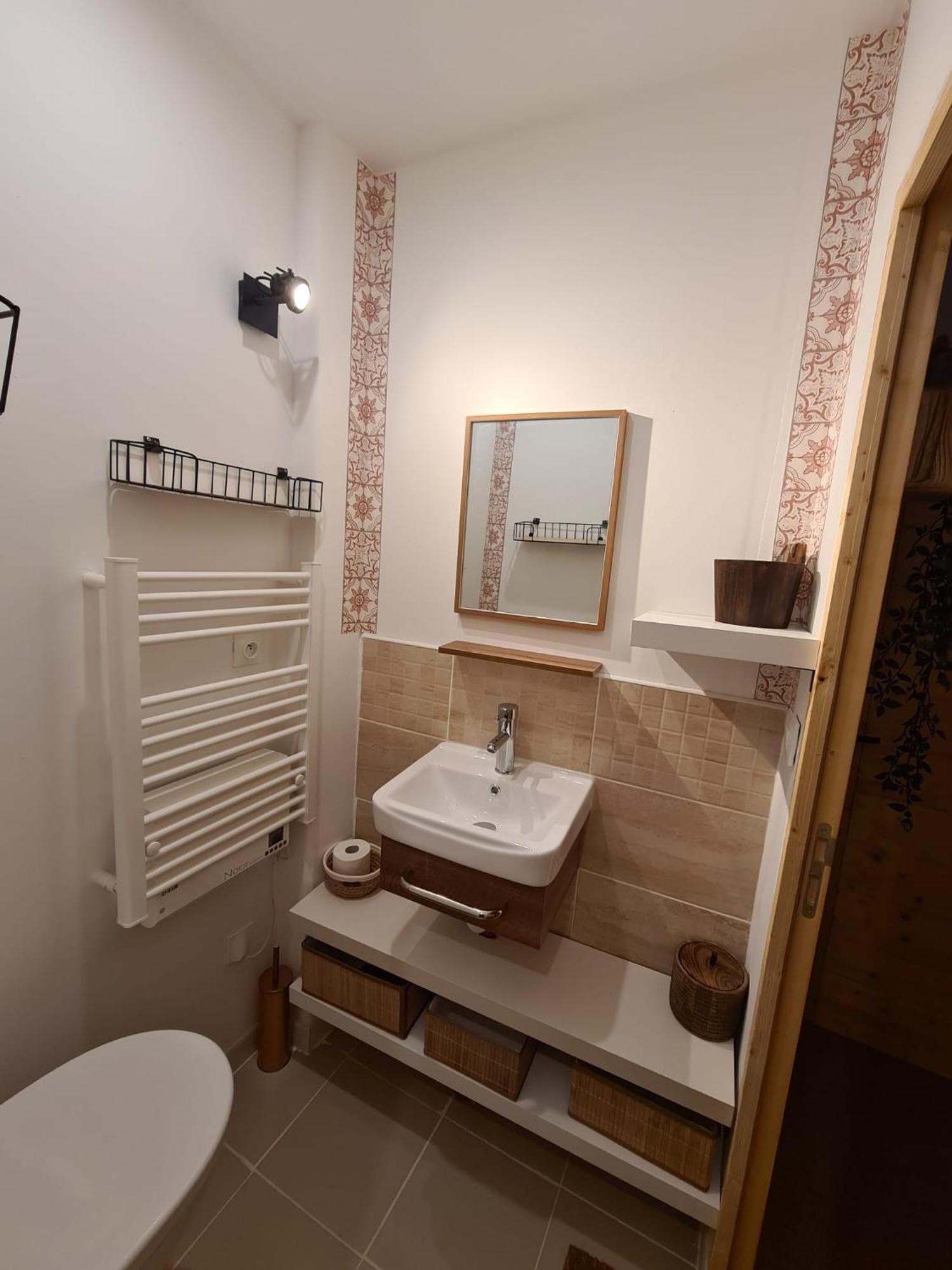 Maisonnette Adossee A Un Mas 2 Orange (Vaucluse)