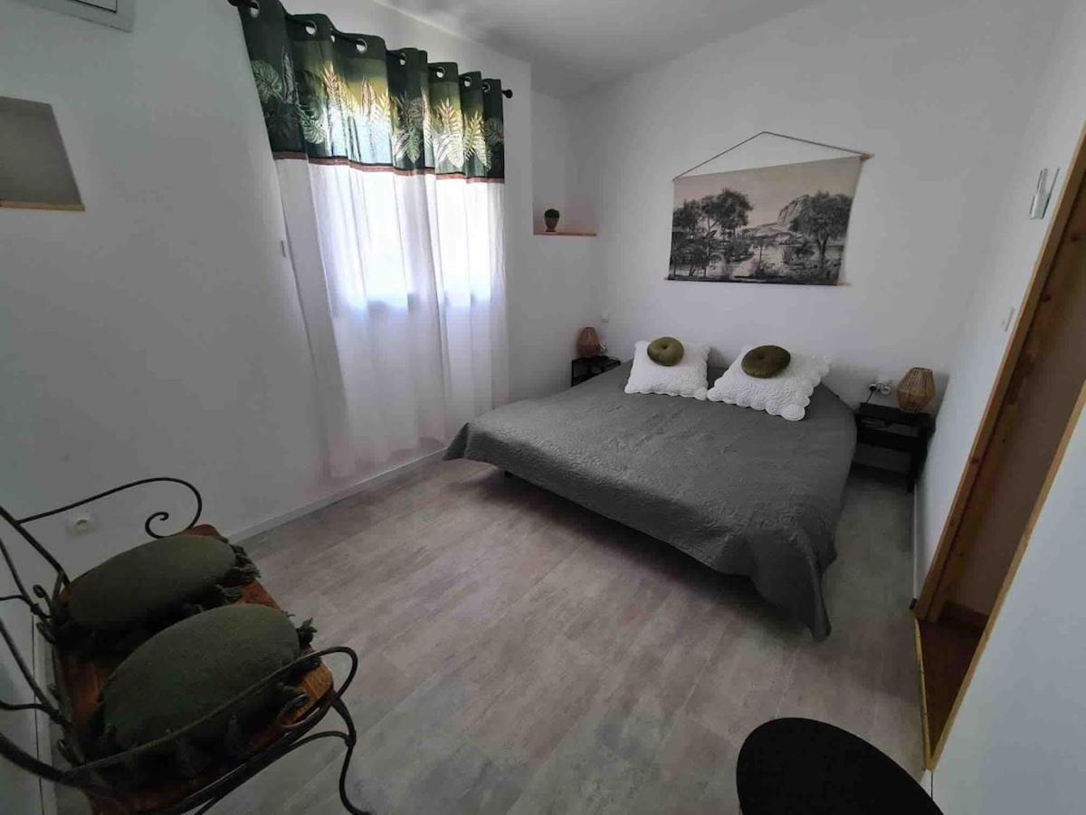 Maisonnette Adossee A Un Mas 2 *